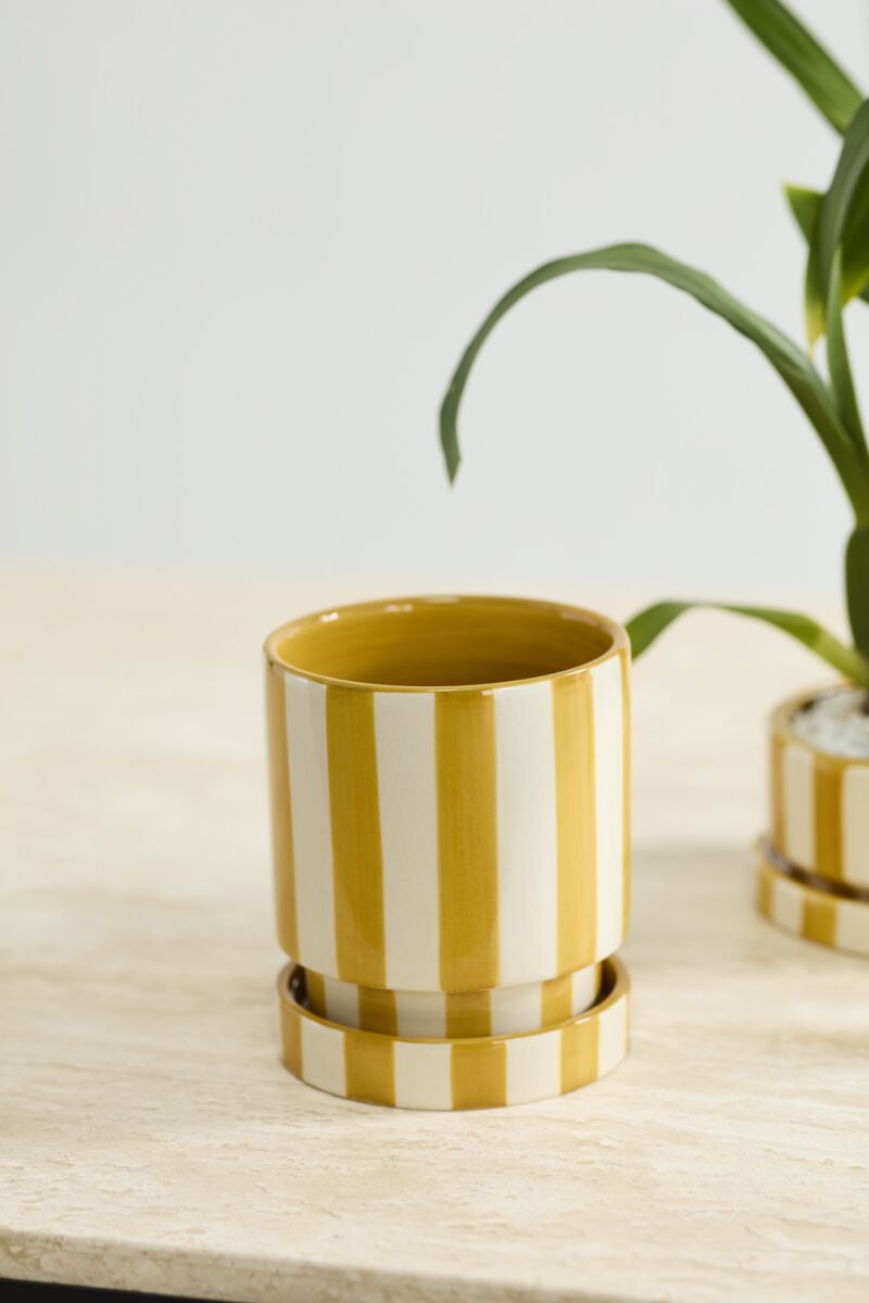 Saffron Pot