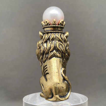 The Lion Wearing A Crown Crafts Brass Desktop Ornaments