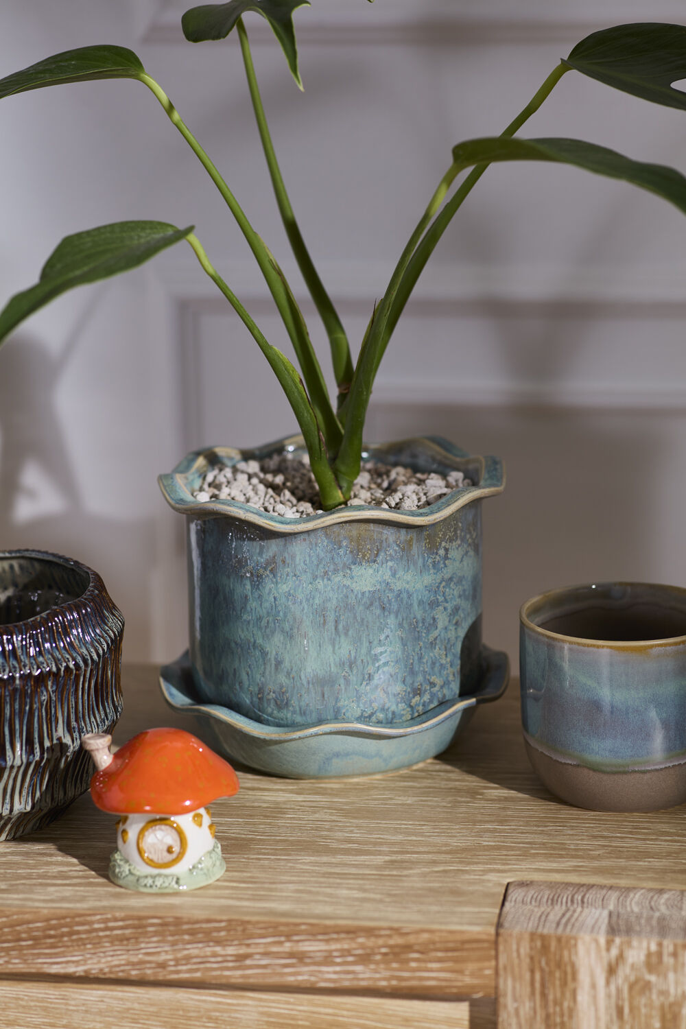 Aurina Pot with Saucer