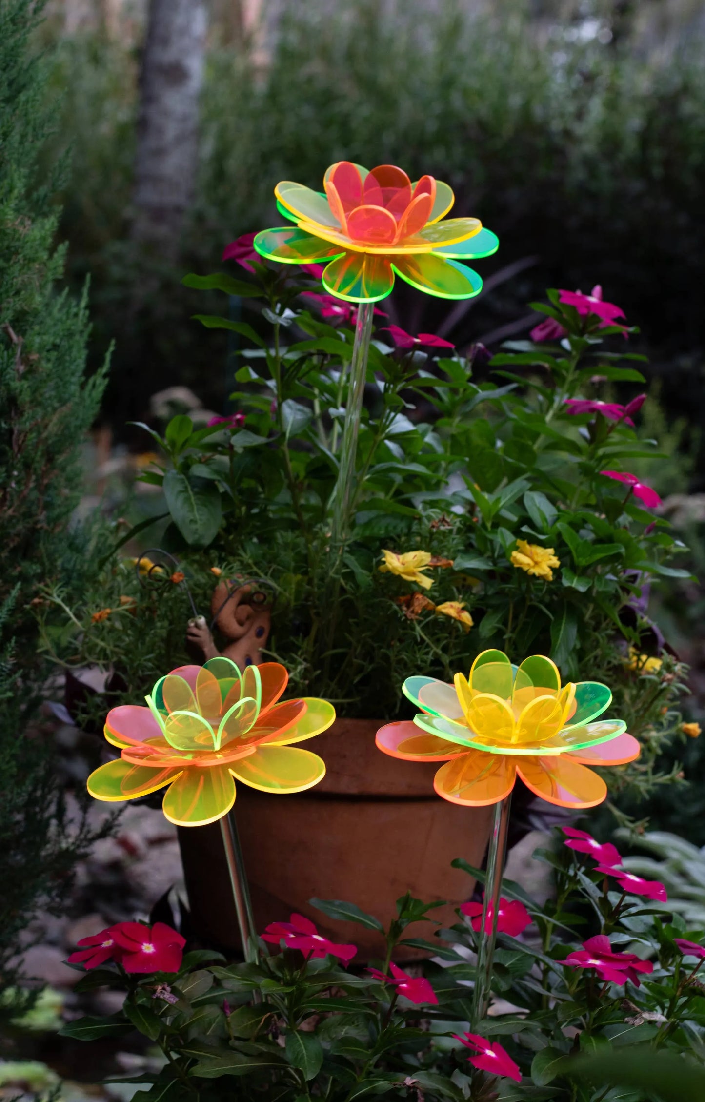 Glowing Multicolored flower stake | Spectrum Lotus 