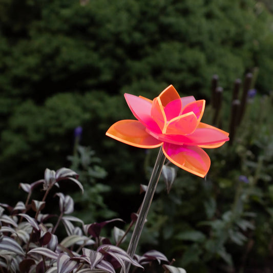 Neon Pink Daffodil plant stake | spring decor line